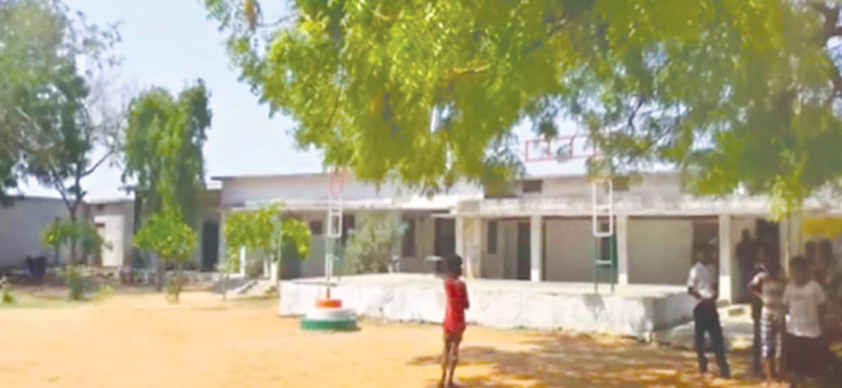 Vangamarthi school building tottering 